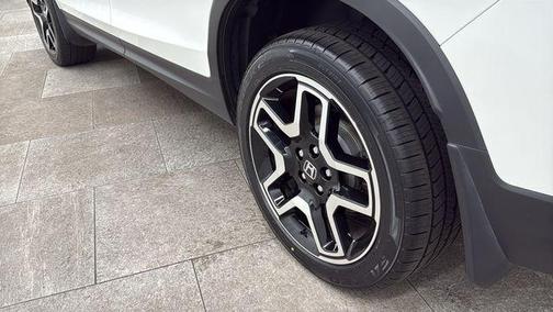 Platinum White Pearl 2022 Honda Passport AWD Elite
