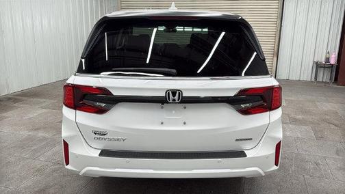 Platinum White Pearl 2027 Honda Odyssey Touring
