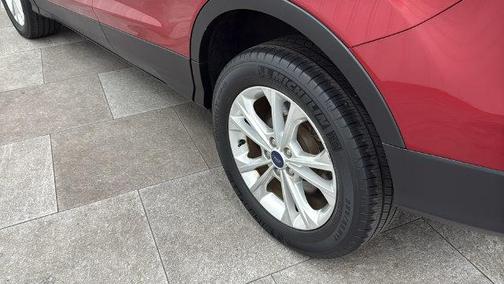 Ruby Red Metallic Tinted Clearcoat 2017 Ford Escape SE