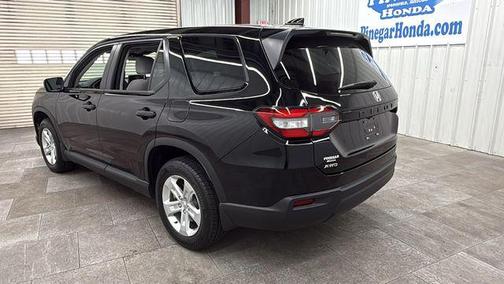 Crystal Black Pearl 2023 Honda Pilot AWD LX