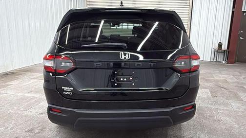 Crystal Black Pearl 2023 Honda Pilot AWD LX