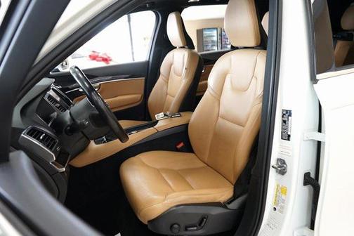 2019 Volvo XC90 T6 Momentum