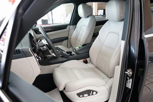 2021 Porsche Cayenne Base