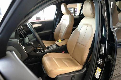 2019 Volvo XC40 T5 Momentum