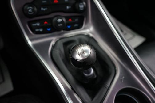 Pitch Black Clearcoat 2016 Dodge Challenger R/T