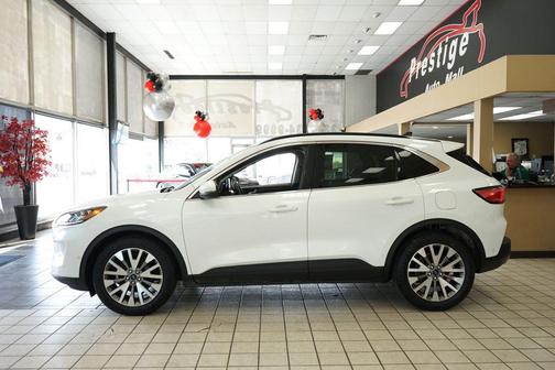 Star White Metallic Tri-Coat 2020 Ford Escape Titanium