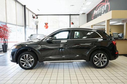 Mythos Black Metallic 2023 Audi Q5 45 S line Premium