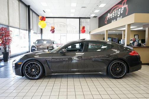 2016 Porsche Panamera 4 Edition