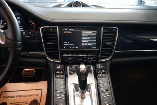 2016 Porsche Panamera 4 Edition