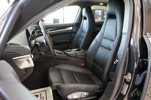 2016 Porsche Panamera 4 Edition