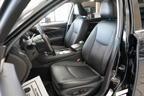 2017 INFINITI Q50 Hybrid Base