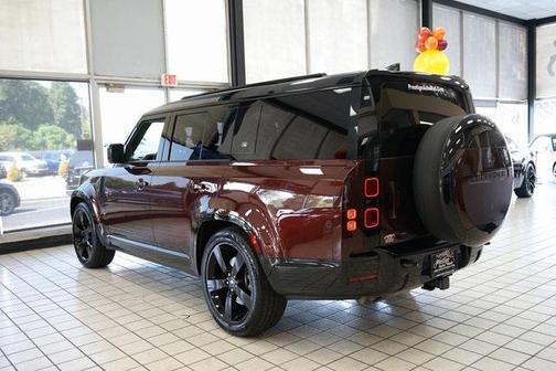 2023 Land Rover Defender 130 X-Dynamic SE
