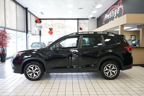 Crystal Black Silica 2023 Subaru Forester Premium