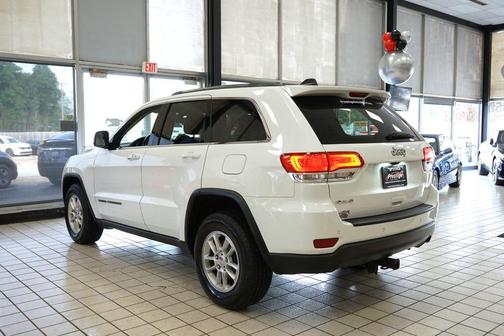 Bright White Clearcoat 2018 Jeep Grand Cherokee Laredo E