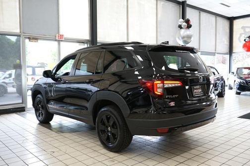Crystal Black Pearl 2022 Honda Pilot AWD TrailSport