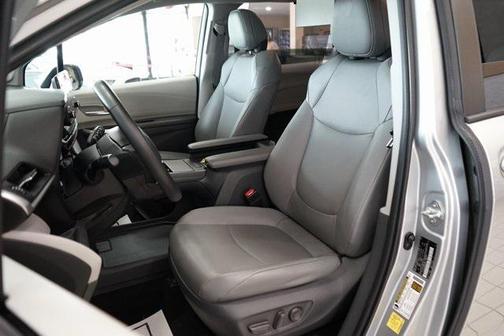 2021 Toyota Sienna XLE 7 Passenger