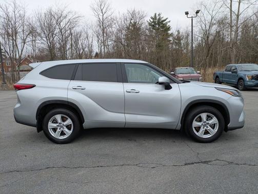 Silver 2023 Toyota Highlander LE