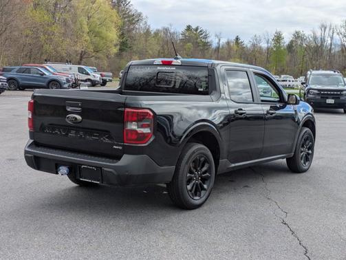 SHADOW BLACK 2024 Ford Maverick LARIAT