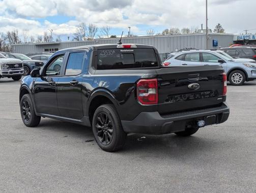 SHADOW BLACK 2024 Ford Maverick LARIAT