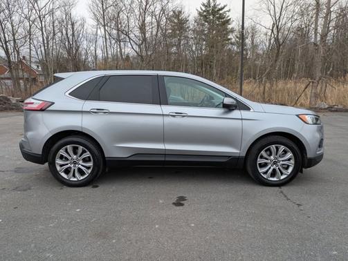 ICONIC SILVER 2024 Ford Edge TITANIUM