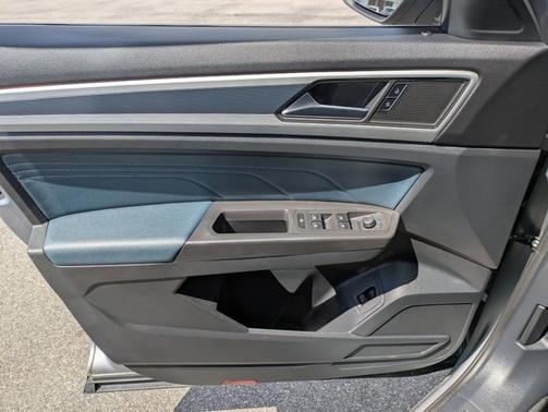 Pyrite Silver Metallic 2023 Volkswagen Atlas Cross Sport 3.6 V6 SEL R-LINE BLACK