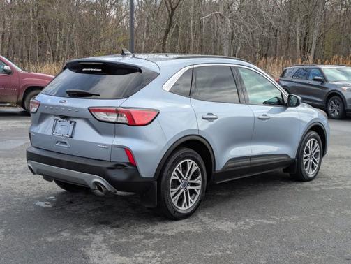 ICED BLUE SILVER METALLIC 2022 Ford Escape SEL