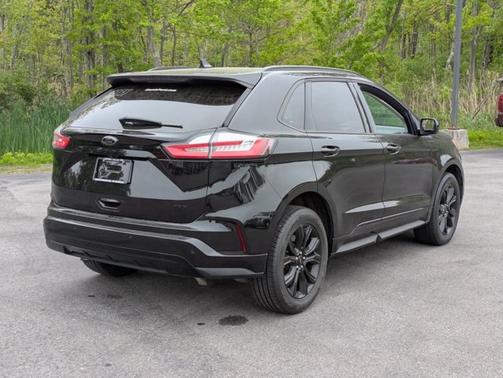 AGATE BLACK METALLIC 2022 Ford Edge SE