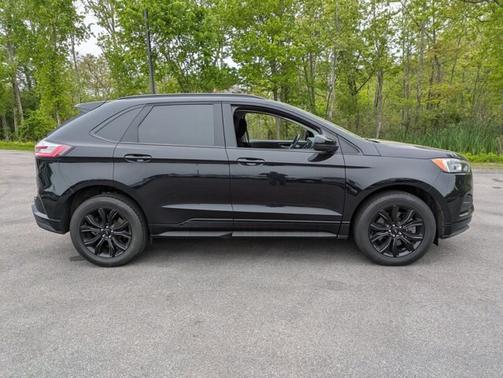 AGATE BLACK METALLIC 2022 Ford Edge SE