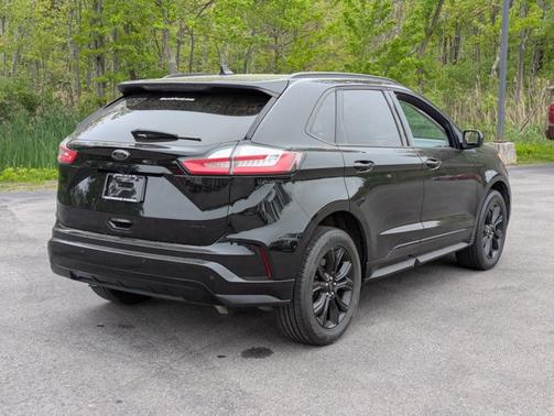 AGATE BLACK METALLIC 2022 Ford Edge SE