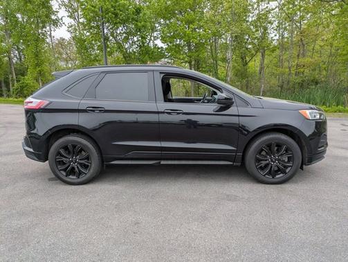 AGATE BLACK METALLIC 2022 Ford Edge SE