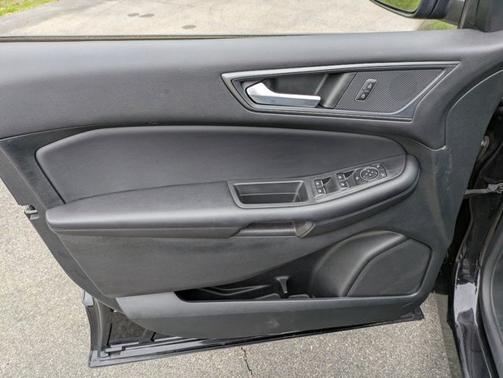 AGATE BLACK METALLIC 2022 Ford Edge SE