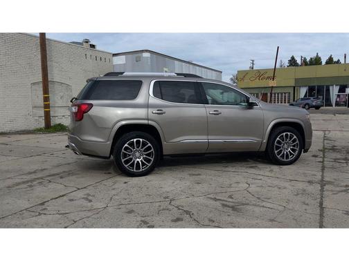 2022 GMC Acadia Denali