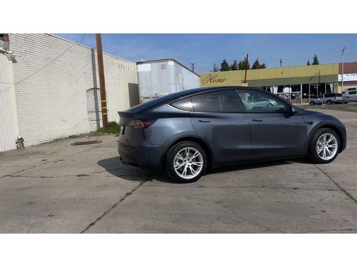 2023 Tesla Model Y Long Range Dual Motor All-Wheel Drive