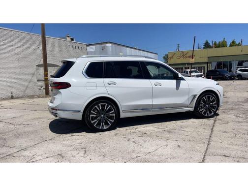 Alpine White 2024 BMW X7 xDrive40i