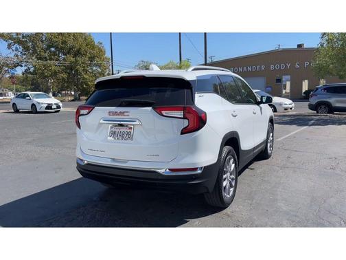 Summit White 2024 GMC Terrain SLT