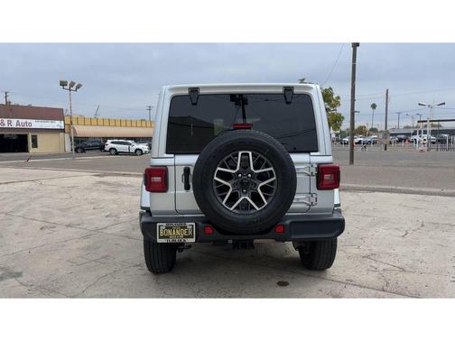 2024 Jeep Wrangler 4-Door Sahara 4x4