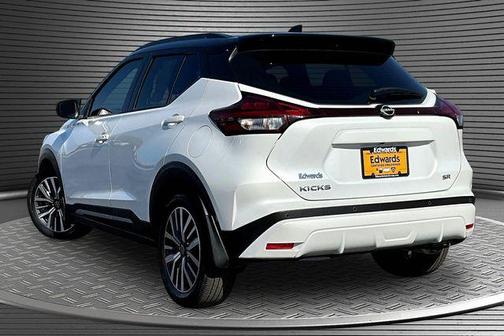 Aspen White Tricoat/Super Black 2024 Nissan Kicks SR