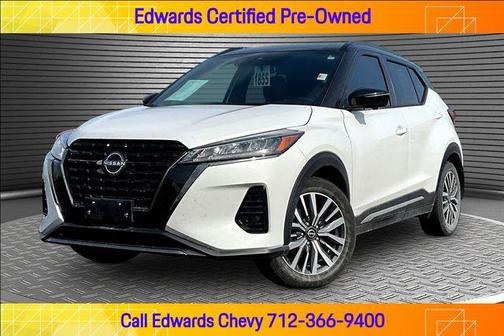 Aspen White Tricoat/Super Black 2024 Nissan Kicks SR