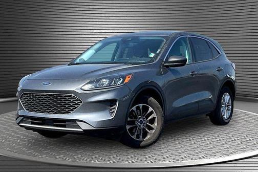 Gray Metallic 2022 Ford Escape SE
