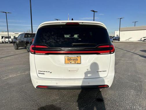 2025 Chrysler Pacifica Limited