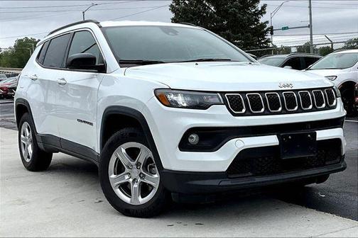 Bright White Clearcoat 2024 Jeep Compass Latitude
