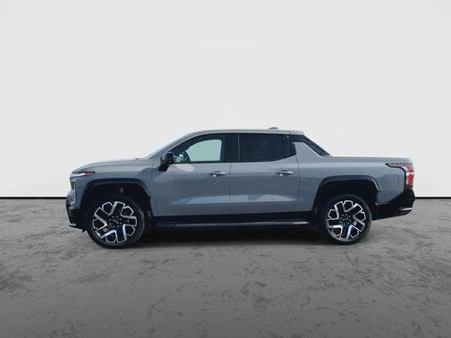 2025 Chevrolet Silverado EV RST