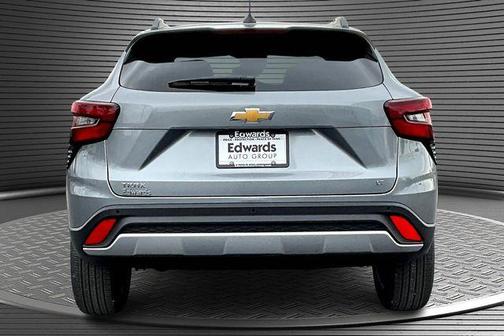 Sterling Gray Metallic 2026 Chevrolet Trax LT