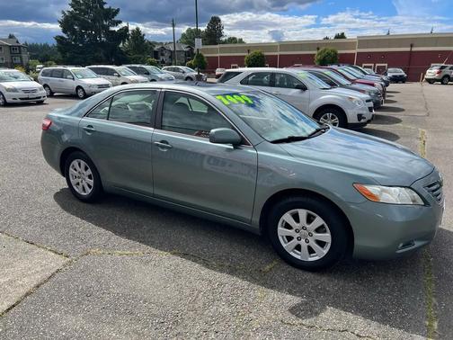 Green 2008 Toyota Camry XLE