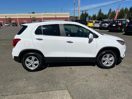 White 2017 Chevrolet Trax LT
