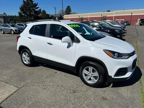White 2017 Chevrolet Trax LT