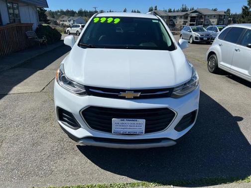 White 2017 Chevrolet Trax LT