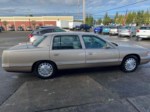 1998 Cadillac DeVille Base