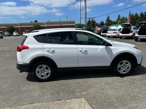White 2015 Toyota RAV4 LE