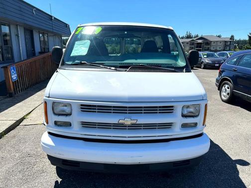 1998 Chevrolet Van G2500